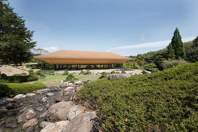 名和晃平｜SANDWICHのアートパビリオン〈洸庭〉。現代美術で禅を体験できる建築だ。
