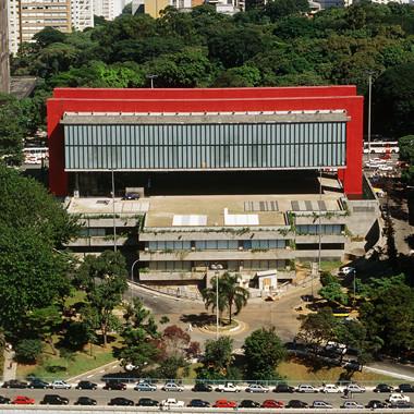 青野尚子の「今週末見るべきアート」｜ブラジルのチャーミングな女性建築家、 リナ・ボ・バルディを知っていますか？