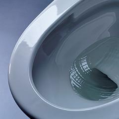 トイレの白さが100年続く衛生陶器ができました。