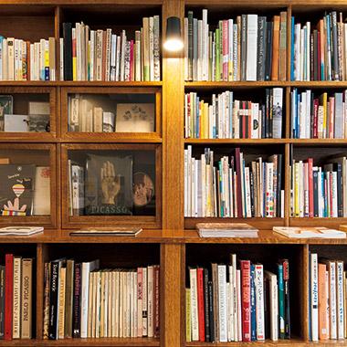 古書店〈dessin〉が移転！　オリジナル本棚も完成です。