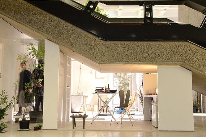 ギャラリーの階段下のスペースを使ってコンパクトな森山邸を再現。