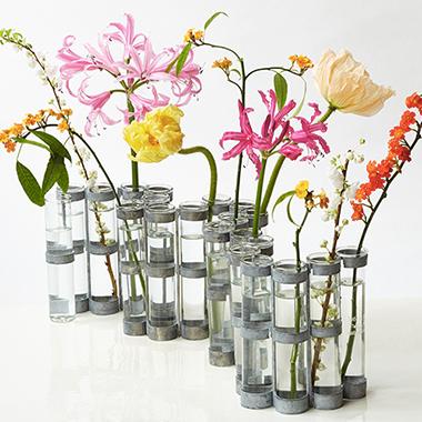 ツェツェ〈四月の花器〉25周年。パリのクリエーターたちのオマージュ作品が展示販売。