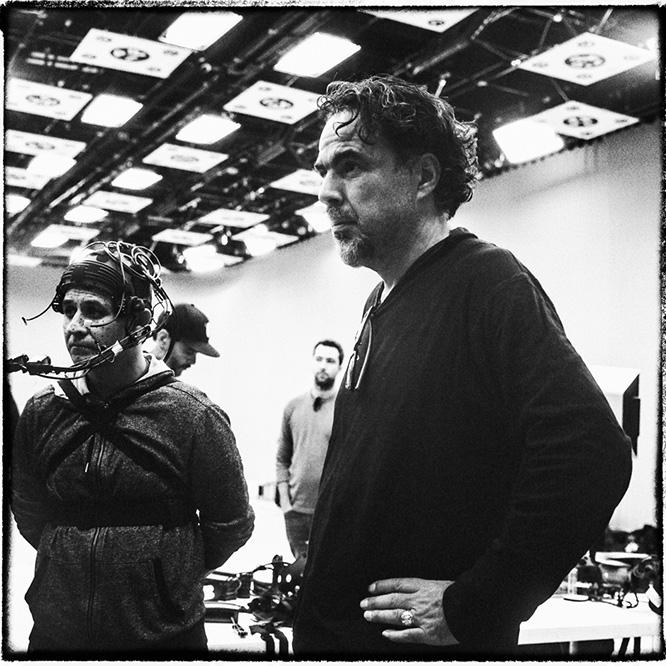 CARNE y ARENA - Alejandro G. Iñárritu directing the piece, 2017 Photo credit: Chachi Ramirez 