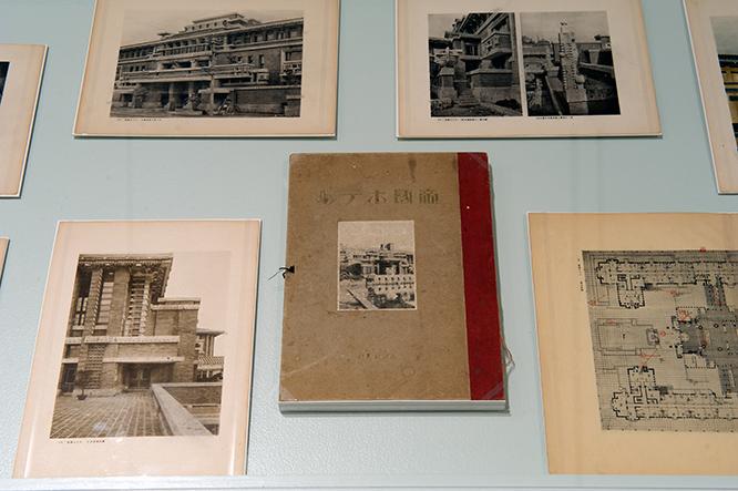 帝国ホテルの詳細が書かれた書籍、1923年。ライト本人のメモやスケッチも。刊行した1か月後に、関東大震災が起きた。