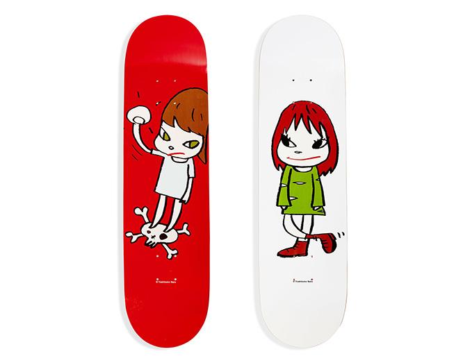 奈良美智による2017年の作品『Welcome Girl』（左）と『Solid First』がスケートボードに。左／《Skateboard Nara Green Dress Girl》、右／《Skateboard Nara Girl on top of skull》各26,000円。