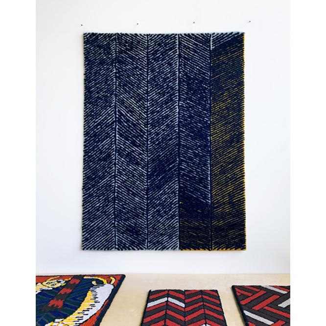 tari jutan
作家が育児のため休止していたブランドが再開。パンチの効いた絨毯が印象的。