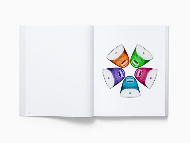 《iMac》(1998年)は、それまでのPCのイメージを一気に塗り替えた。写真は、1999年に発売された5色の《iMac》。発売後、周辺機器はもちろん、文房具や雑貨までスケルトン&キャンディーカラーのデザインが大流行した。