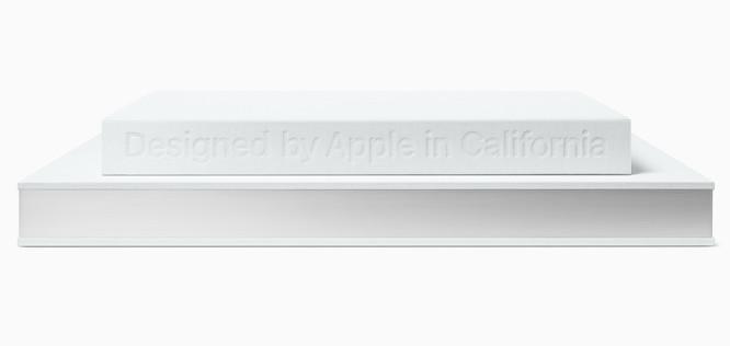 『Designed by Apple in California』はスモール版とラージ版の2種類。