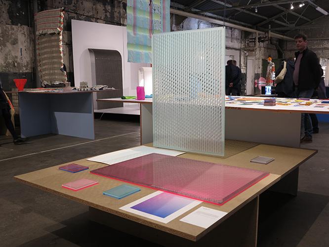 アトリエ・マッツとアネ・リテンベルフというデュオの展示。グラデーションの美しいグラフィック作品とともに、樹脂を使って2次元と3次元を結びつけるような作品を発表。