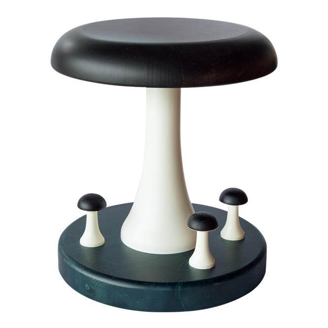 Mushroom Stool
フィンランドの家具職人によって製作されてますきのこの森スツール。プチきのこ部分は輪投げプレイなどにもうってつけかと思われますの♡　42,000円。