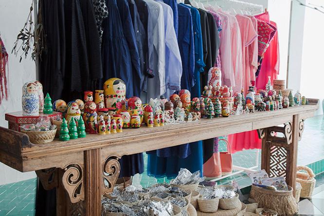 ロシア民芸品のマトリョーシカ人形を集めた「マトリョーシカマーケット」も開催中。