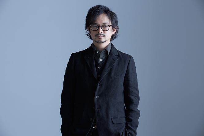 メディアアーティスト、DJ、プログラマーの真鍋大度。2006年、Rhizomatiks設立、2015年から石橋素とともにR&amp;D的要素の強いRhizomatiks Researchを共同主宰している。　photo_Shizuo Takahashi