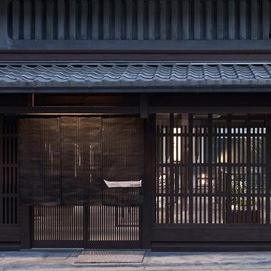 イッセイ ミヤケの新店が京都の町家にオープン。