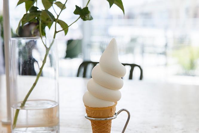 口金をわざわざ新しくデザインしたソフトクリームは完璧な渦巻き。もちろん味も完璧。