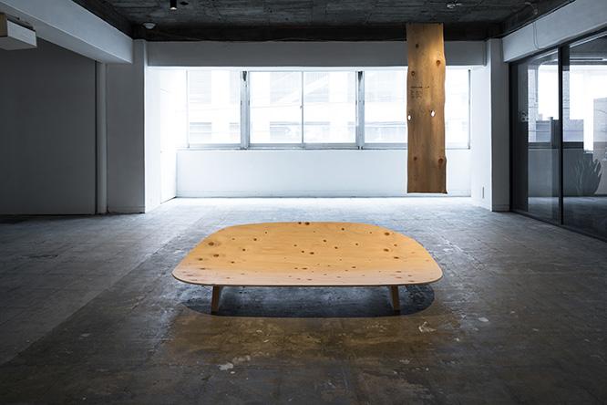 西沢立衛のソファは、デザインへの造詣の深さと技術に定評のある工房〈ミネルバ〉とのコラボレーションで試作が進む。　photo_Takumi Ota
