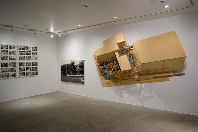 ギャラリーでは、1984年当時の「工事中」展の写真や模型、ドローイング、今回のインスタレーションにまつわる新たな作品が展示されている。