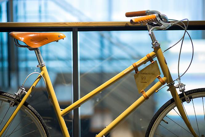 〈tokyobike〉とは、〈NOHGA HOTEL UENO〉のテーマカラーである、エンジ、ゴールドの2色を使い、ディスプレイ用自転車を製作。