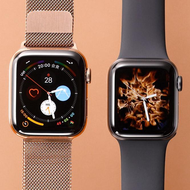 右／《Apple Watch Series 4》40mm、スペースグレイアルミニウムケースとブラックスポーツバンド。GPS+Cellularモデル。56,800円。