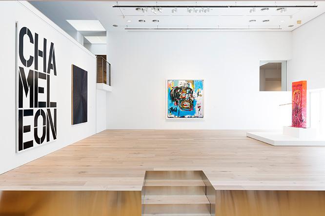 バスキアの《Untitled》（1982年）を中心に全5作品が並ぶ前澤友作コレクションの展示室。