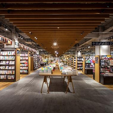 〈TSUTAYA〉が手がける最大規模のライフスタイル書店！