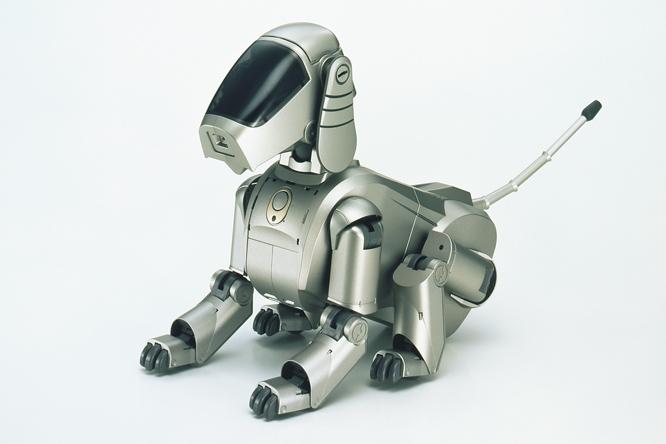 1999年　ERS-110　ビーグル犬に似た外見のコンセプトデザインはエアブラシのゴッドファーザーと呼ばれる空山基が担当。日米で5,000体の限定発売だったが国内は20分で完売。