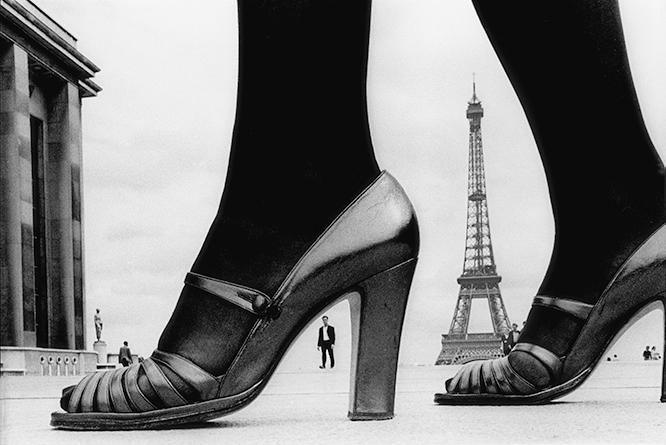 For “STERN”, shoes and Eiffel Tower, 1974, Paris, France　©Frank Horvat　