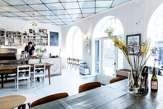 フレデリックが経営する、デンマーク・コペンハーゲンの〈Café Atelier September〉。