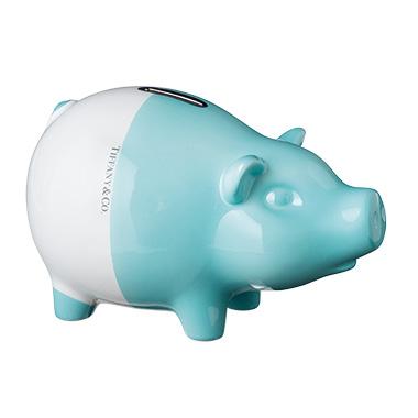 〈ティファニー〉ロゴとカラーを纏った、子豚の貯金箱！