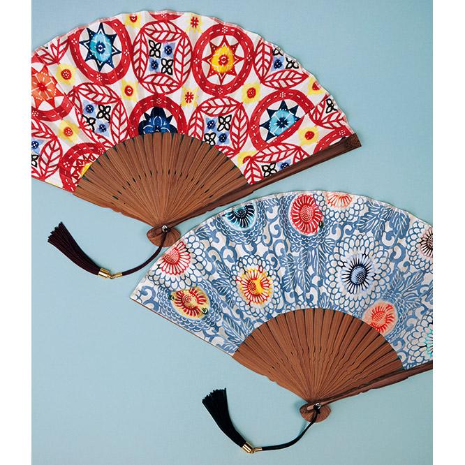 Purchase No. 12 【 Bingata Folding Fan】 A stencil-dyed fan that, in its vivid coloring, expresses the character and history of Okinawa.