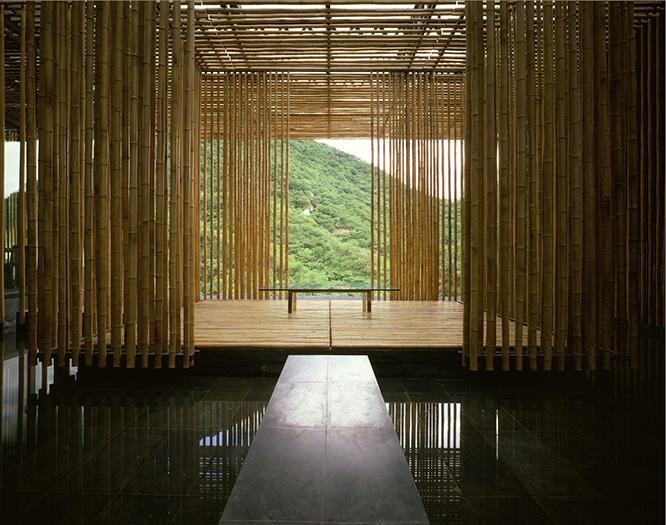 《Great (Bamboo) Wall》（2002年）。万里の長城近くに作ったホテル。photo_Satoshi Asakawa