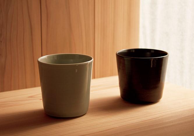 Design by インゲヤード・ローマン　インゲヤード・ローマンと有田焼の〈香蘭社〉によるカップ。
