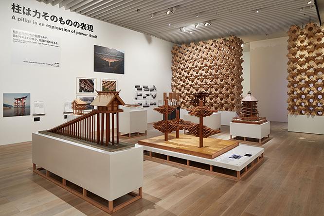 第1章「可能性としての木造」展示室。木の構造美を堪能できる。