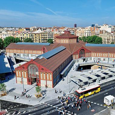 バルセロナの巨大市場、待望のリニューアル！