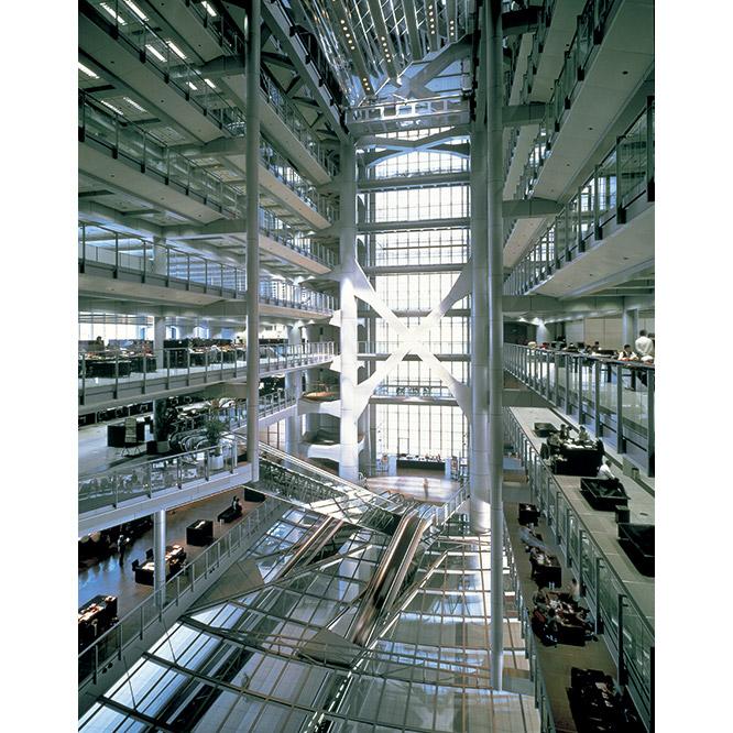 フォスター設計の〈香港上海銀行本社ビル〉（1985）。©Ben Johnson 