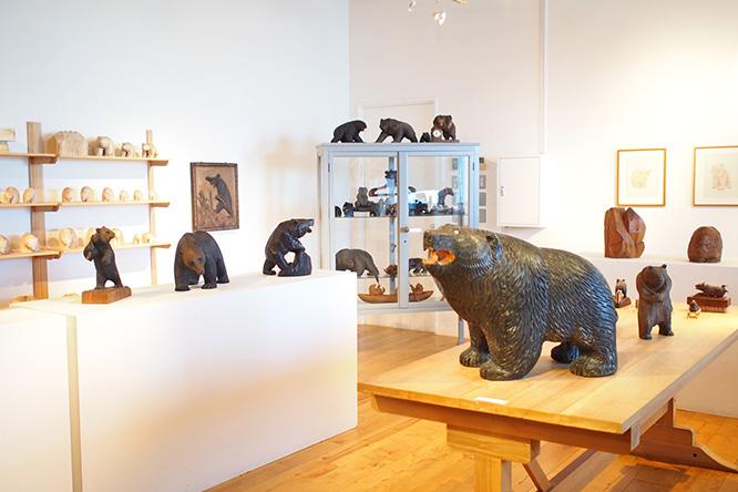 新たなブーム！ 美しい木彫り熊の展覧会が開催。