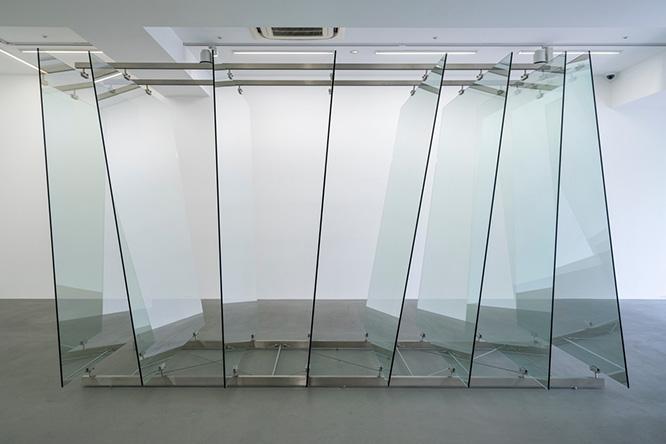 ゲルハルト・リヒター《8枚のガラス板》2012年　 (C)Gerhard Richter 2019年（01082019）