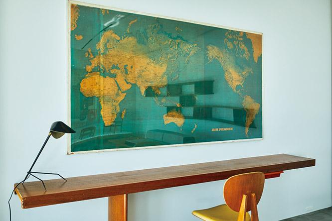ペリアンと坂倉が1950年代にインテリアを手がけたエールフランス東京オフィスの世界地図。
