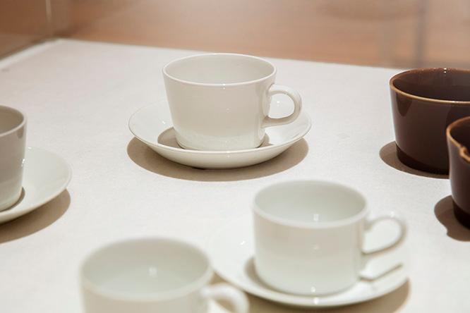 《ティーマ》の前身であるテーブルウェア《キルタ》のカップ＆ソーサー。ソーサーは小皿としても使うことが意図された。