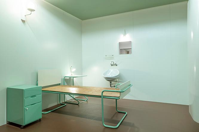 〈パイミオのサナトリウム〉病室の再現。長期間、ここで暮らす患者のことを考えたつくり。