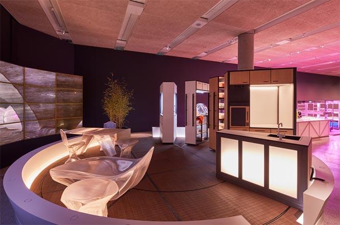 〈Hassel〉による火星住居の実物大模型。3Dプリントによる家具は〈Nagami〉のデザイン。