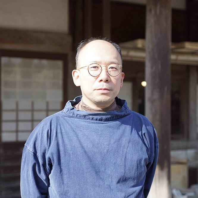 濱田友緒　はまだともお　〈濱田窯〉代表。1930年に濱田庄司が開いた同窯を3代目として引き継ぐ。