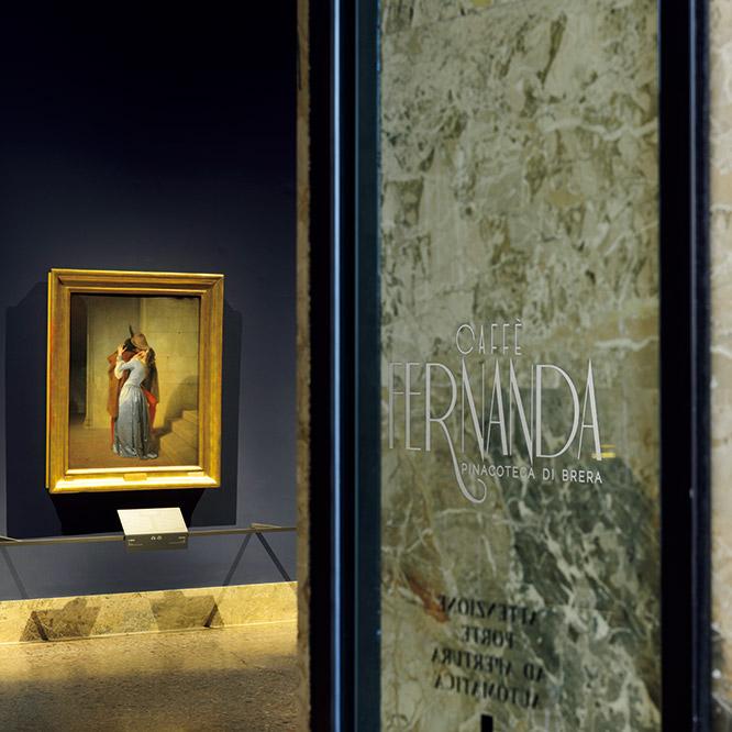 バーカウンターの前にあるテーブルからは最後の展示室に展示されているフランチェスコ・アイエツの名作「接吻」を見ることができる。