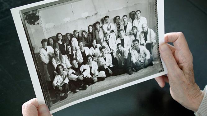 メゾン マルタン マルジェラ創設初期のスタッフ集合写真。