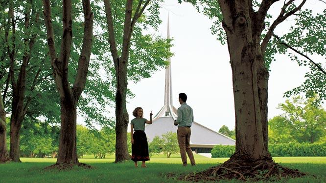 North Christian Church by Eero Saarinen　尖塔が目を引くエーロ・サーリネンの〈ノース・クリスチャン教会〉（1964年）。