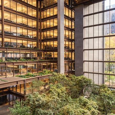 吉田実香のNY通信｜60年代の名建築、フォード財団ビルが待望のリ・オープン。