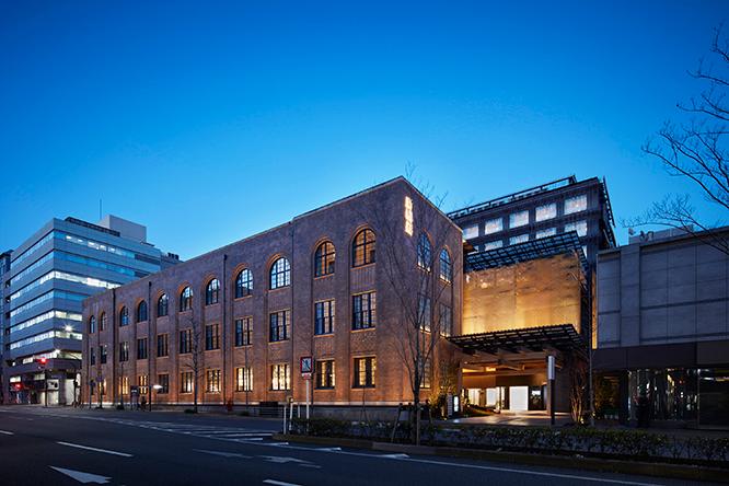 隈研吾がデザイン監修を手がけた〈新風館〉の中に、〈エースホテル京都〉がオープンする。烏丸御池駅直結のアクセスの良さも魅力だ。　photo_Forward Stroke inc.