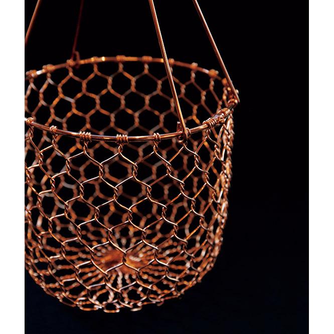 Purchase No.13 【Wire Mesh Hanging Basket】 A hand-woven Kyo-Kanaami style basket that voices the artistic heart of its Kyoto birthplace 