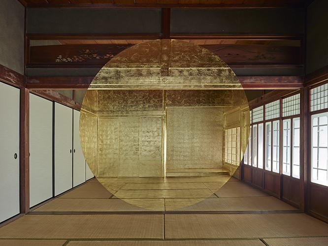 ジョルジュ・ルース《ジョルジュ・ギャラリー》。ある1点から見ると、黄金の円が浮かび上がる。　SHODOSHIMA 2018©️Georges Rousse