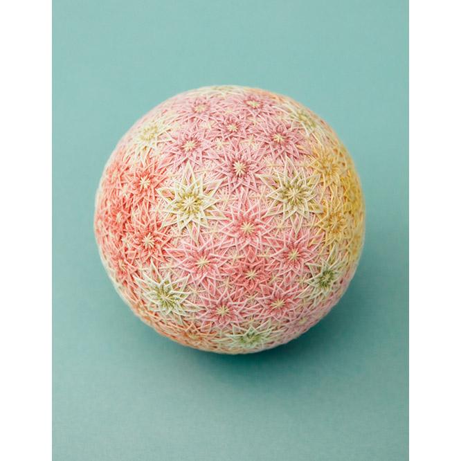 Purchase No. 15【Sanukikagari Temari】 A sweet, traditional toy made with naturally dyed cotton yarn.