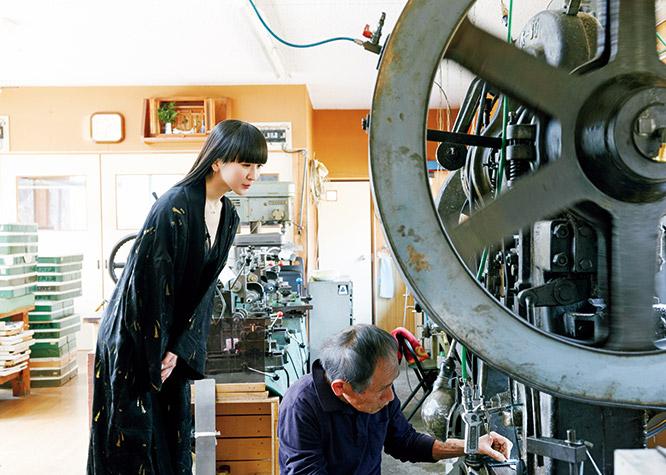 With Tamio Ido. Shopkeeper KASHIYUKA declared, “From such huge machines, such tiny parts!”
